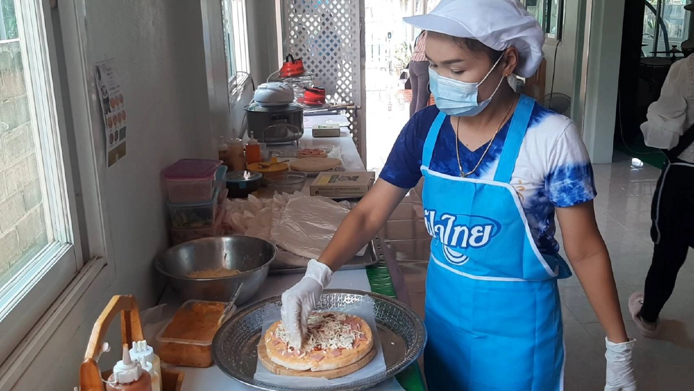 ไอเดียเจ๋ง โรงเรียนโคราชพาครูทำพิซซ่าหลังสอนออนไลน์ช่วงโควิด19