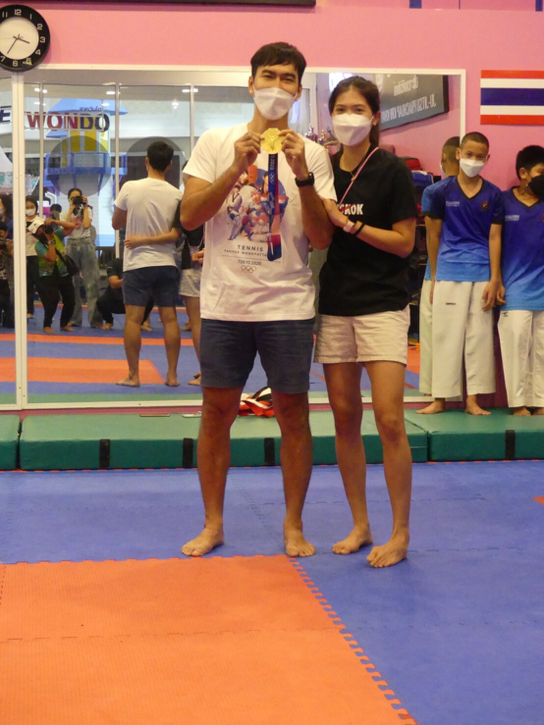 ไม่ลืมบุญคุณ "น้องเทนนิส" บุกเซอร์ไพรส์ โค้ชคนแรก ที่ผลักดันให้มีวันนี้