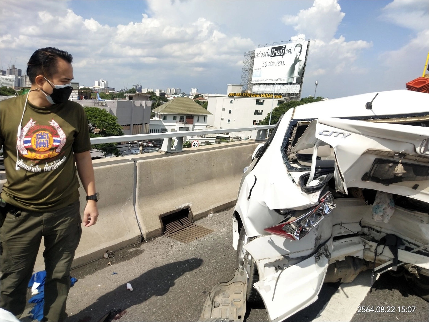 หนุ่มรถเสียบนทางด่วน ถูกชนกระเด็นเสียชีวิต