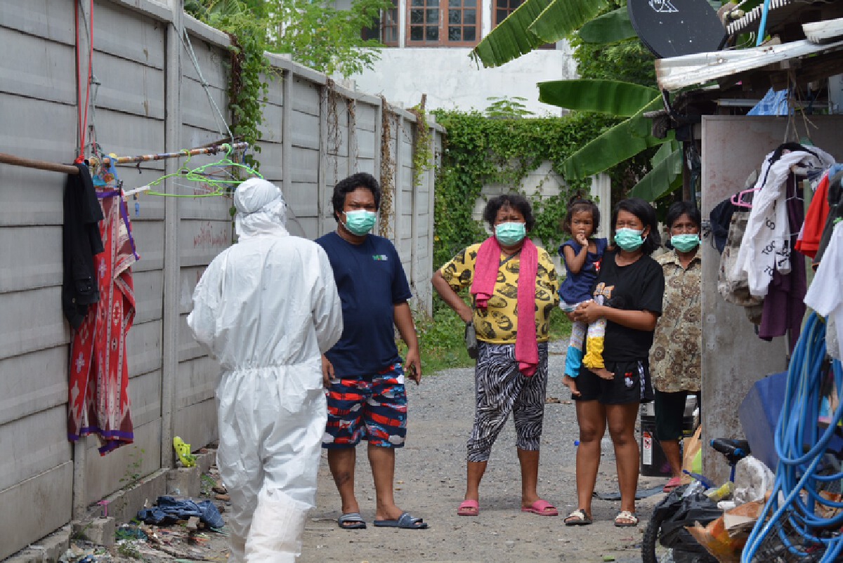 รับ 11 ชีวิตติดโควิดทั้งบ้านเข้ารพ.สนามแล้ว