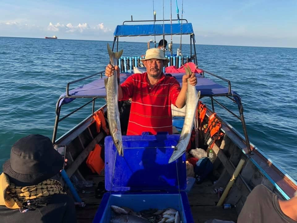 ชาวประมง ช่วยจับปลาหาวัตถุดิบส่งรพ.สนาม