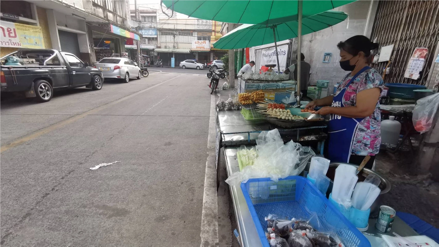 “ลูกชิ้นยืนกิน” บุรีรัมย์เจอพิษโควิด ยอดขายลดฮวบ 50 เปอร์เซ็นต์