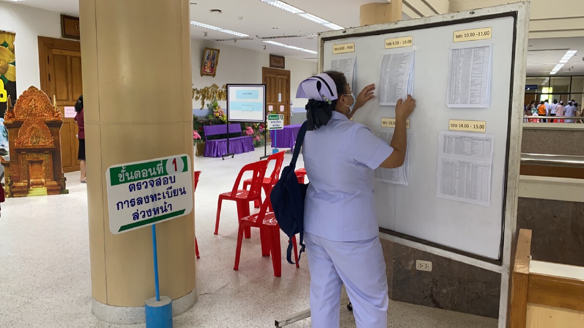 หมอพยาบาลศรีสะเกษ ดีใจได้รับการฉีดไฟเซอร์เข็ม 3
