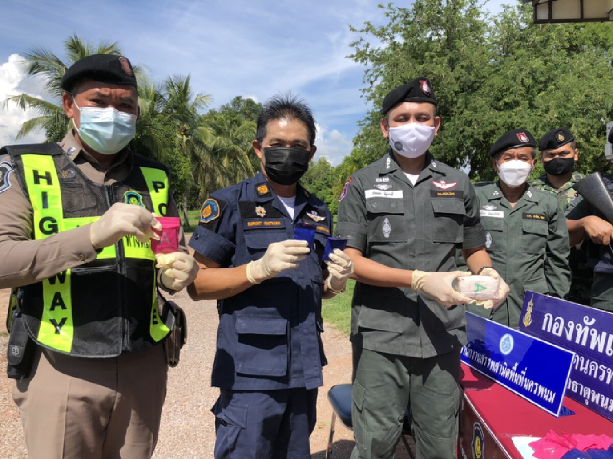 ตชด.235 รวบหนุ่มตกงานพิษโควิด คิดสั้นหันส่งยาบ้า 3 หมื่นเม็ด