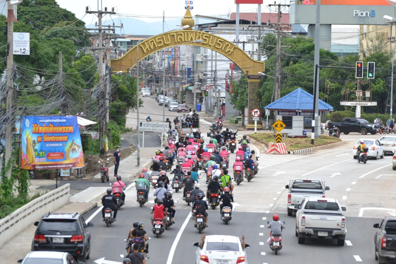 ชาวเมืองมะขามหวานขับรถร่วม "คาร์ม็อบ"ไล่“บิ๊กตู่”