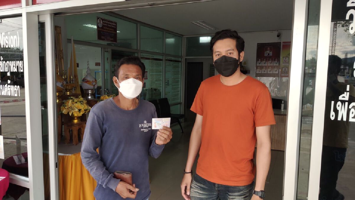 สองพ่อลูกเฮลั่น!! ถูกรางวัลที่ 1 รับ 6 ล้าน เชื่อ "ไอ้ไข่" ให้โชค