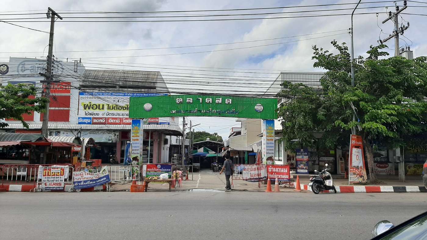 คลัสเตอร์ตลาดศรีเมืองทองลามถึงโกสุมพิสัย 80 คน