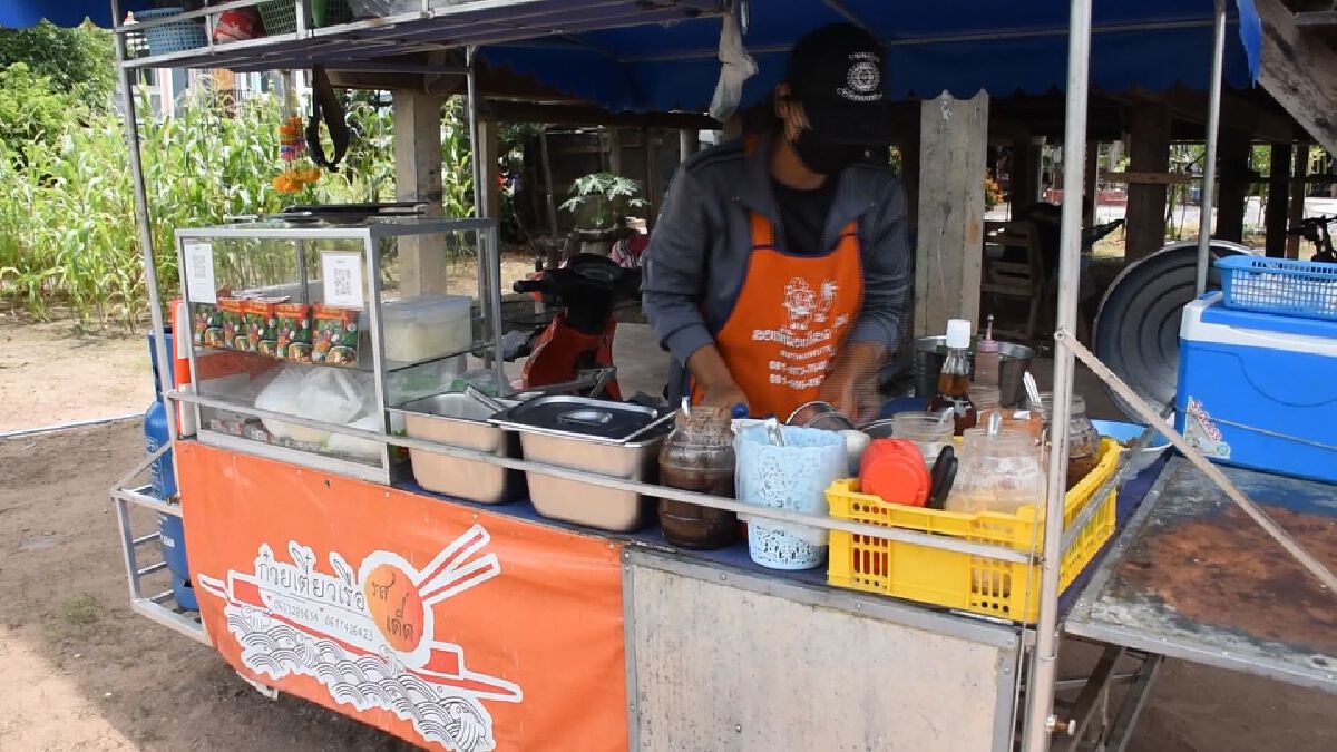 แม่ค้าอุตรดิตถ์ขาย ก๋วยเตี๋ยวเรือพ่วง เสิร์ฟตรงถึงบ้าน