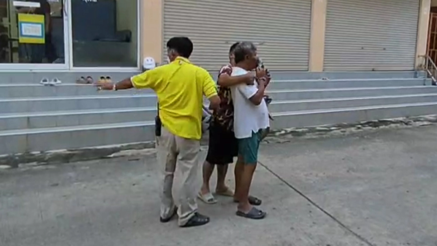 ส่ง 2 พลเมืองดีกักตัว หลังช่วยรวบชายสติเพี้ยนติดโควิดหนีกักตัว