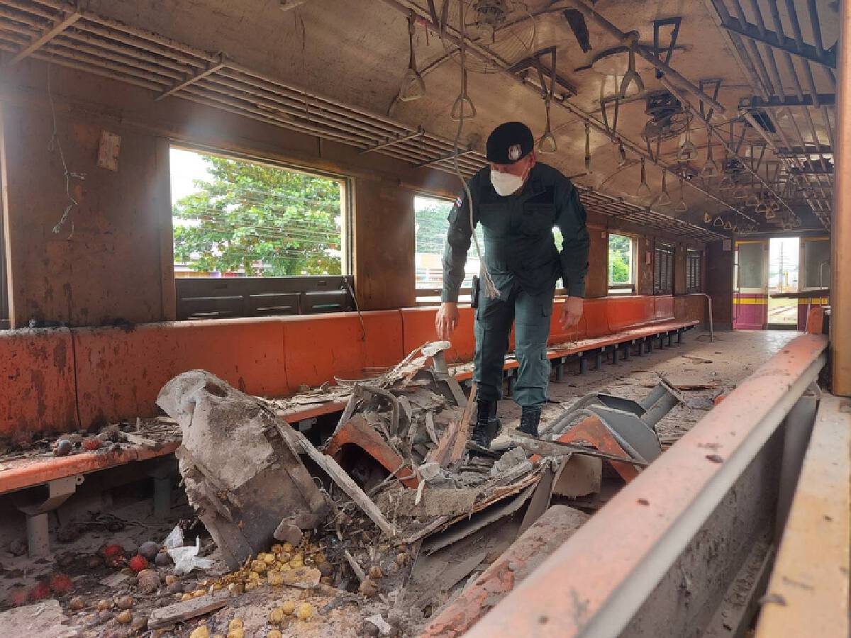 จนท.รอทหารเคลียร์พื้นที่  ซ่อมรางรถไฟถูกวางระเบิด