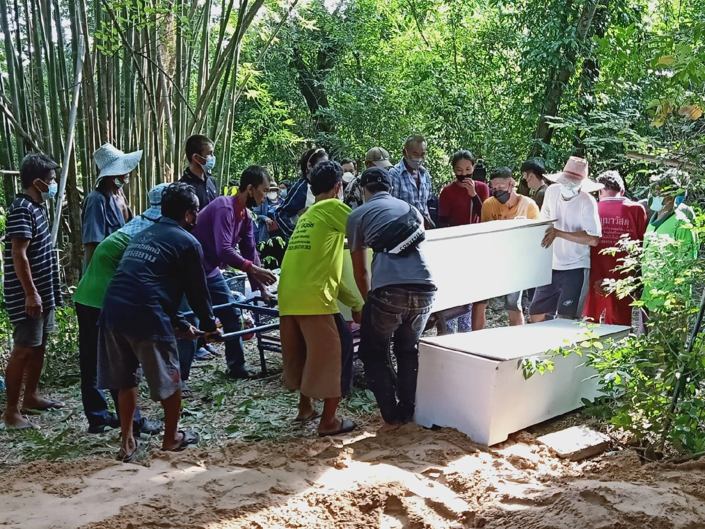 พิษโควิดแม่แบกหนี้ไม่ไหวเชือดคอลูกสาวก่อนเดินลงน้ำจมดับ