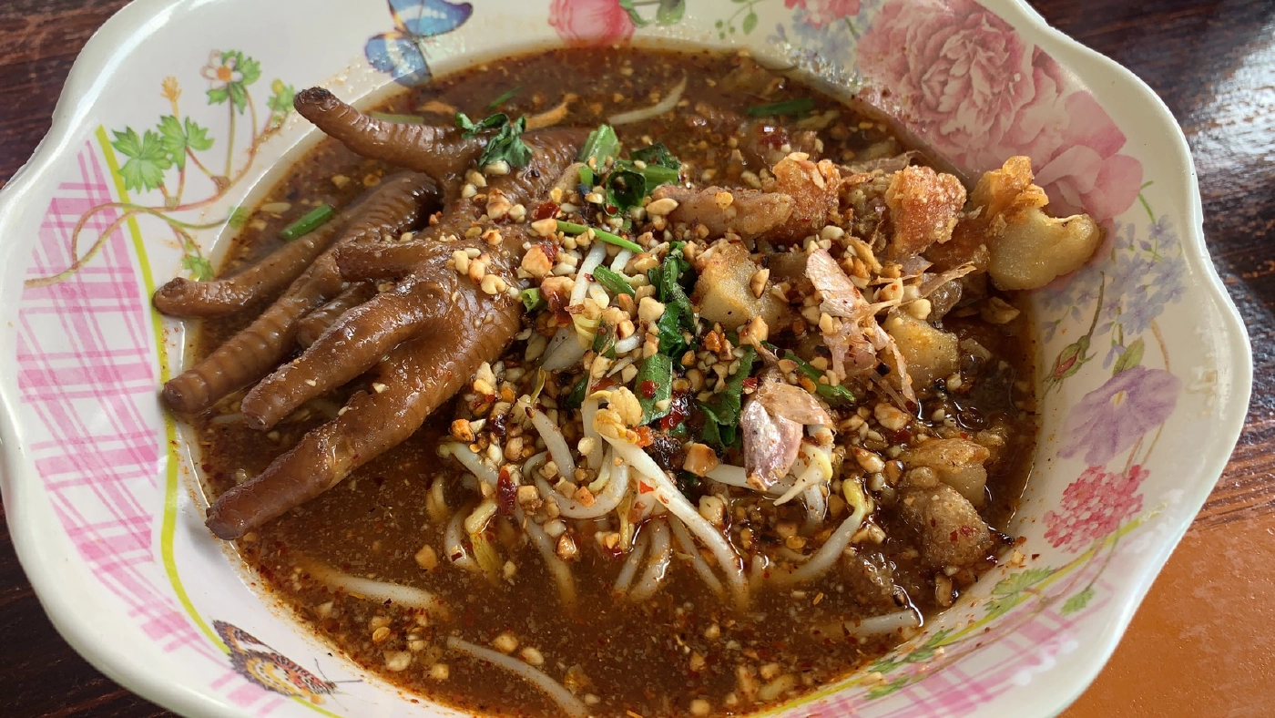 ก๋วยเตี๋ยวอีเซ ทั้งหมู่บ้านการันตีความอร่อยใส่ห่อกลับบ้านเลี่ยงติดเชื้อ