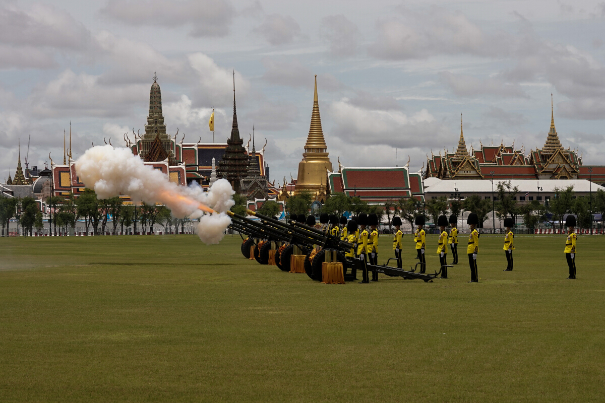 3 เหล่าทัพยิงสลุตหลวงเฉลิมพระเกียรติพระพันปีหลวง