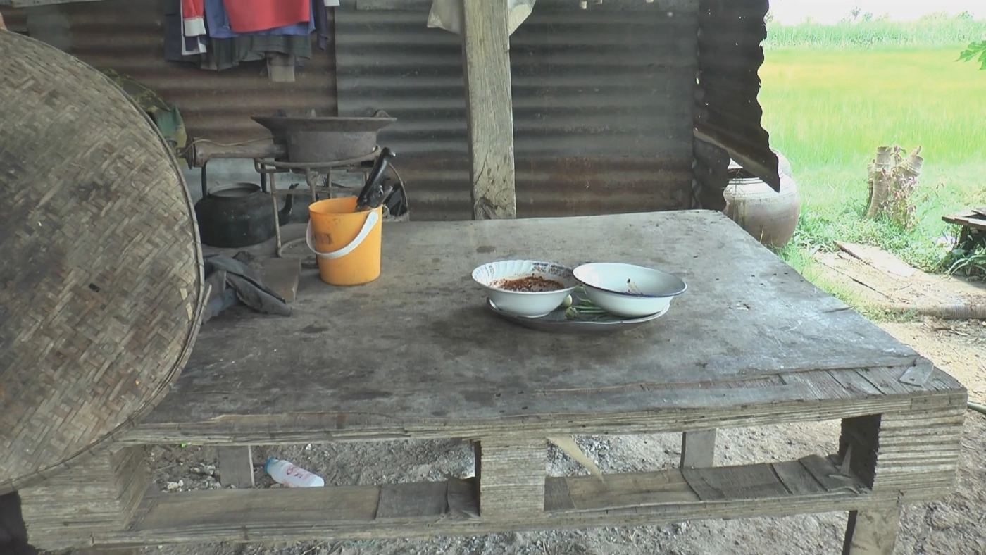 เด็กขาดเรียนครูโผล่ไปบ้าน สุดสงสารมีมือถือเครื่องเดียวสลับให้น้องเรียน