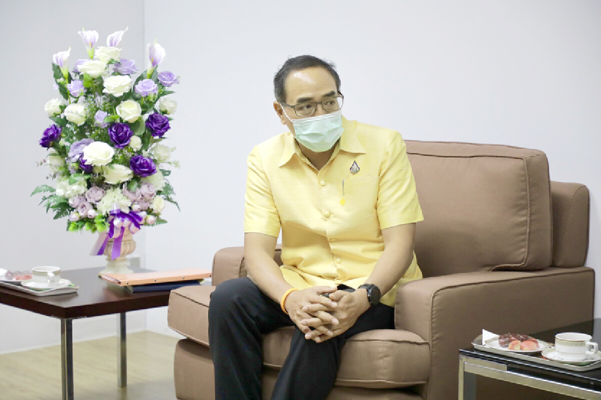 นายธานี แสงรัตน์ อธิบดีกรมสารนิเทศและโฆษกกระทรวงการต่างประเทศ 