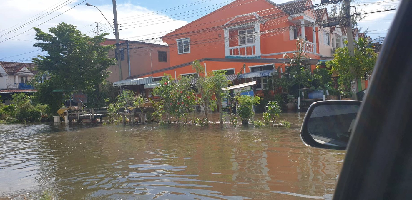 ชาวบ้านเมืองเอกบางปูร้องขอความช่วยเหลือด่วนหลังจมน้ำมานาน 3 วัน