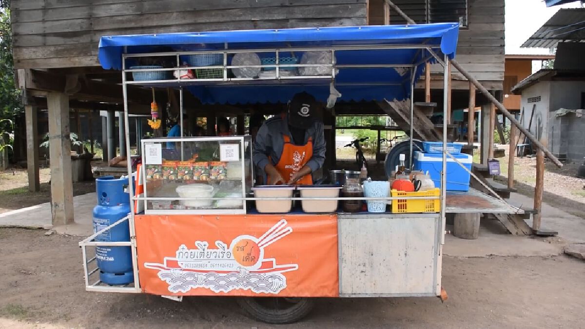 แม่ค้าอุตรดิตถ์ขาย ก๋วยเตี๋ยวเรือพ่วง เสิร์ฟตรงถึงบ้าน