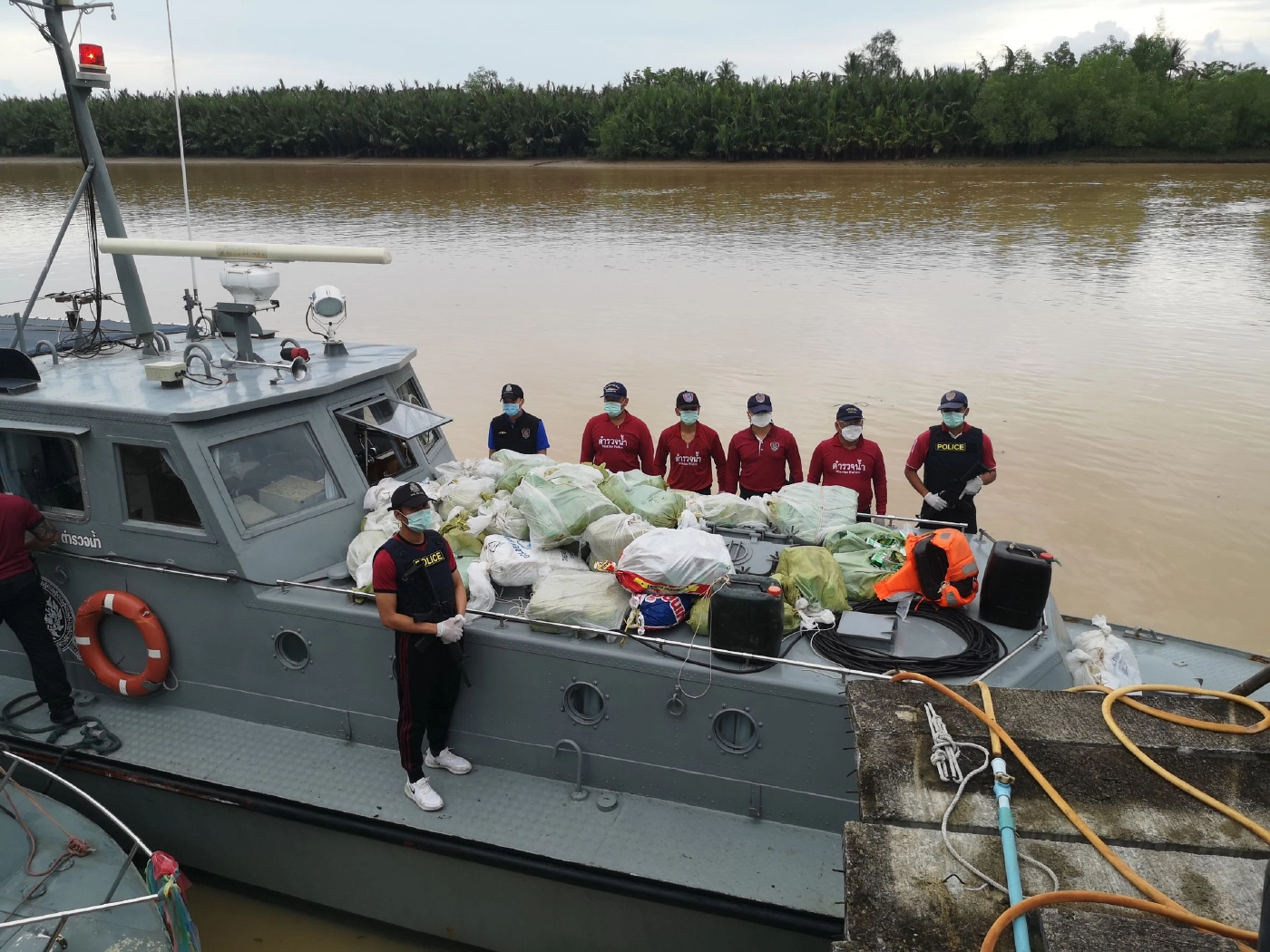 ยึดไอซ์ปริศนาลอยกลางทะเลตรังมูลค่ากว่า 600 ล้านบาท