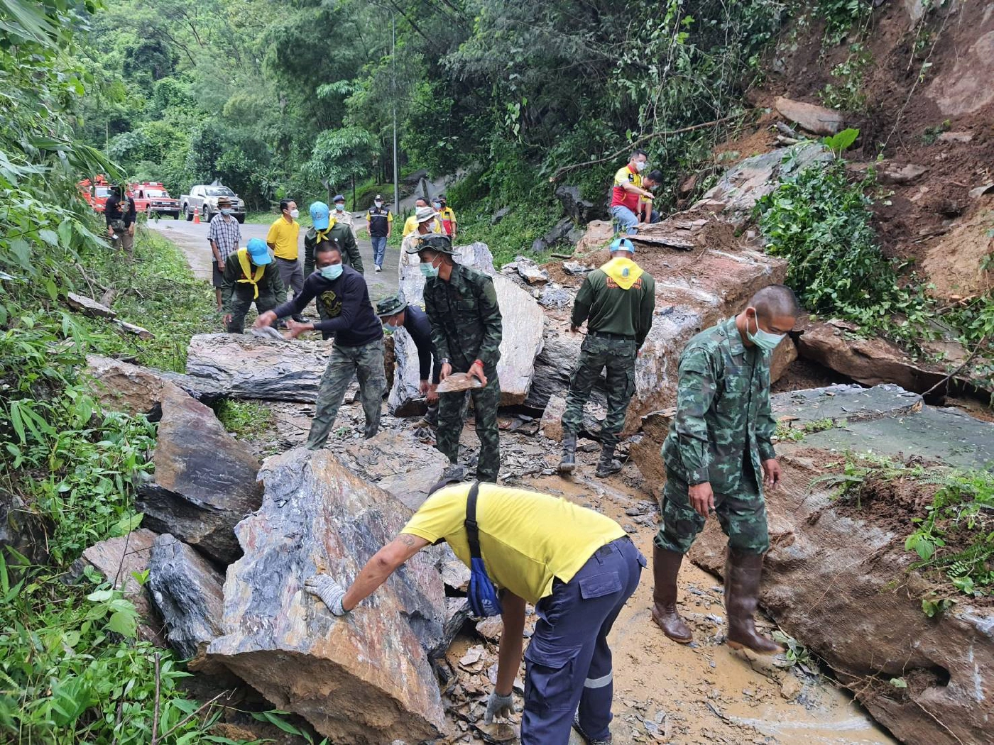 ดินสไลด์ทับเรือนนอนโรงเรียนดอยฮางพังยับ