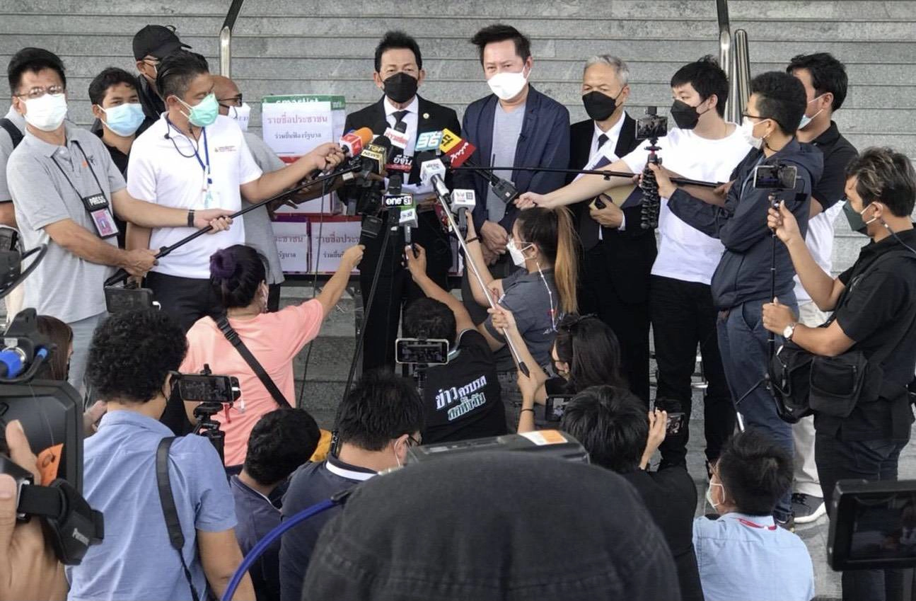 “ณวัฒน์” ยื่นฟ้อง “ลุงตู่” ปม แก้ไขปัญหาสถานการณ์โควิดล้มเหลว