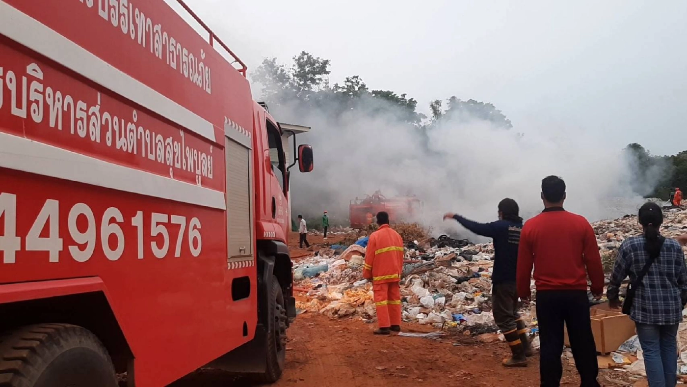 ไฟไหม้บ่อขยะเสิงสาง ลุกลามรุนแรงเบื้องต้นคุมเพลิงได้แล้ว