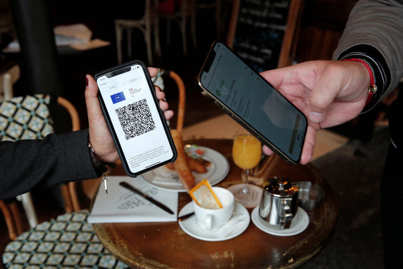 ฝรั่งเศสบังคับใช้บัตรผ่านโควิดเข้าสถานที่สาธารณะ