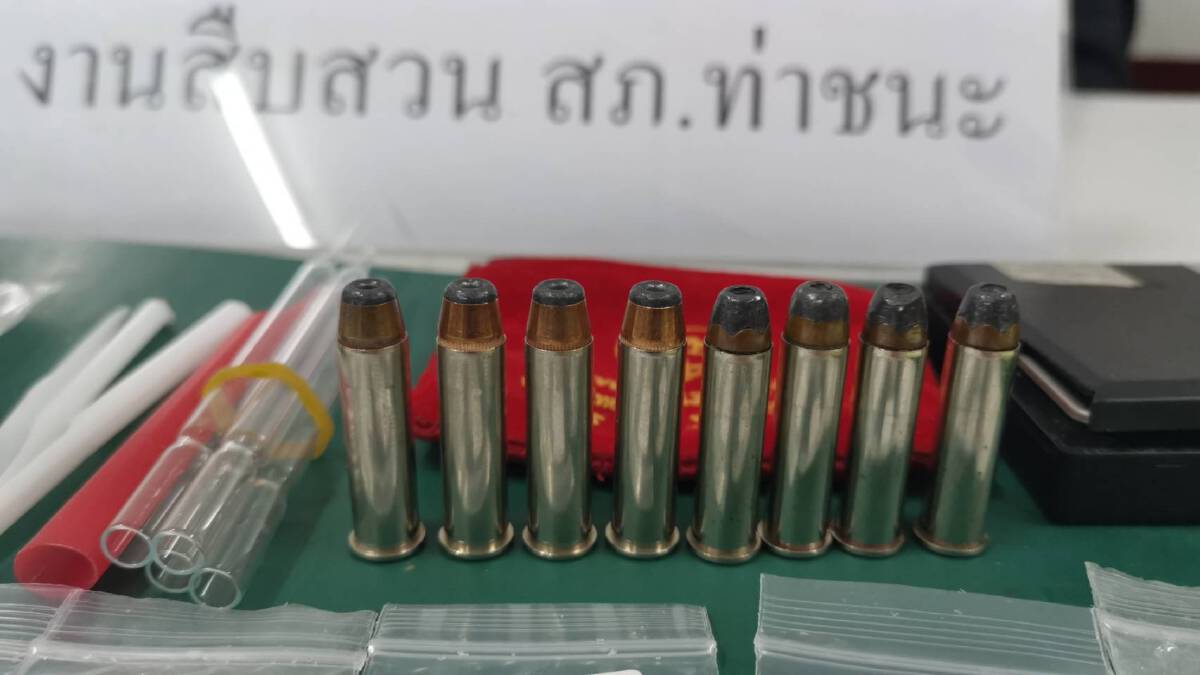 บุกรวบแก๊งยาบ้ายิงสวนกันสนั่น รวบผู้ต้องหาได้ 2 รายหลบหนีอีก 1 ราย