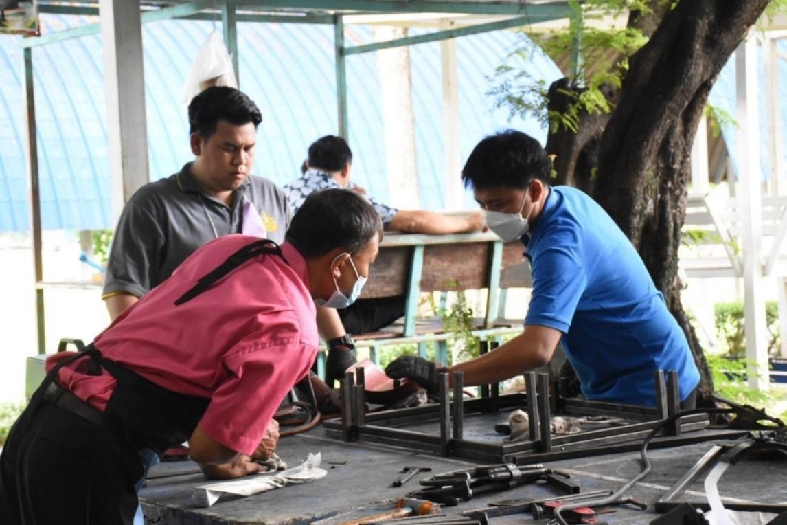 วิทยาลัยเทคนิคเพชรบูรณ์สร้างหุ่นยนต์ส่งยาต้านโควิด