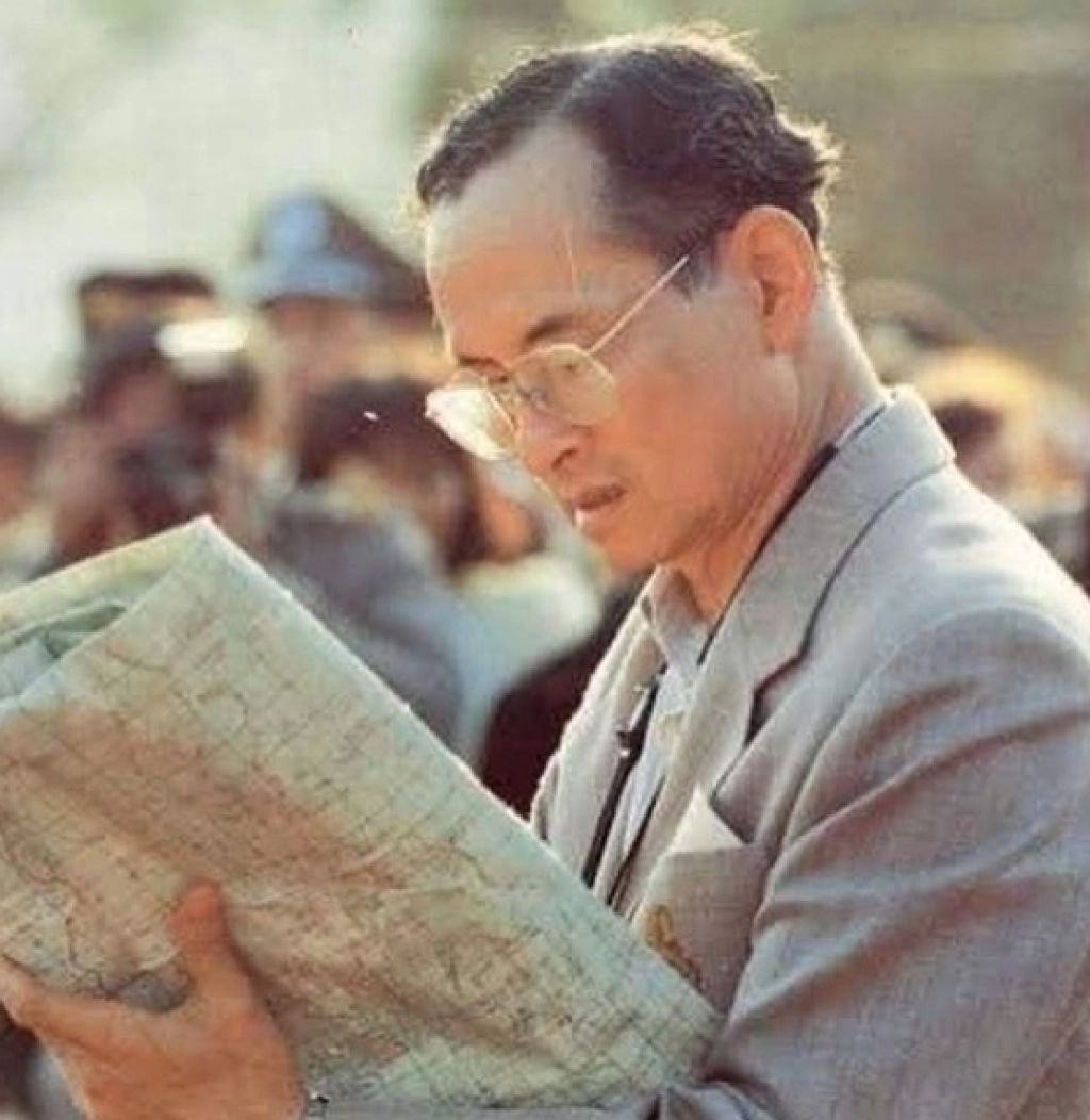 "น็อต วรฤทธิ์" โพสต์ให้ความรู้  “ฉลองพระองค์ของ ร.9”