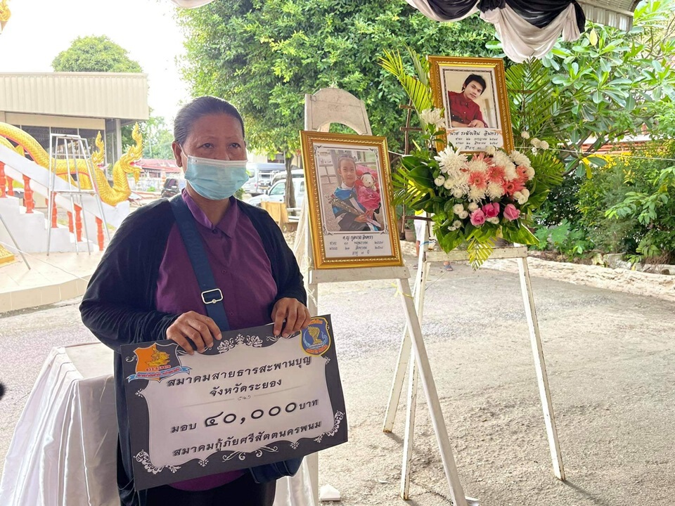 ญาติสะอื้นเก็บอัฐิหนุ่มไรเดอร์ผู้อาภัพ