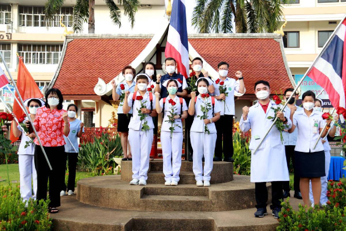 ส่งทีมนักรบชุดขาวลำพูน-สู้โควิดที่รพ.บุษราคัม