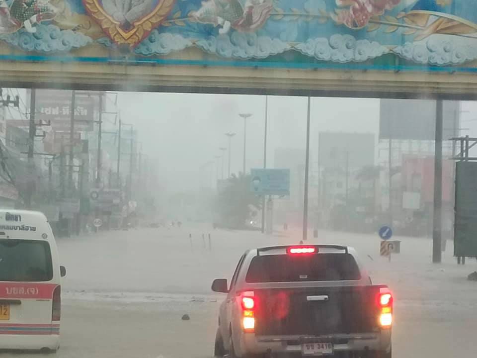 พัทยาอ่วม! หลายพื้นที่จมบาดาลหลังถูกฝนถล่มตั้งแต่เมื่อคืน