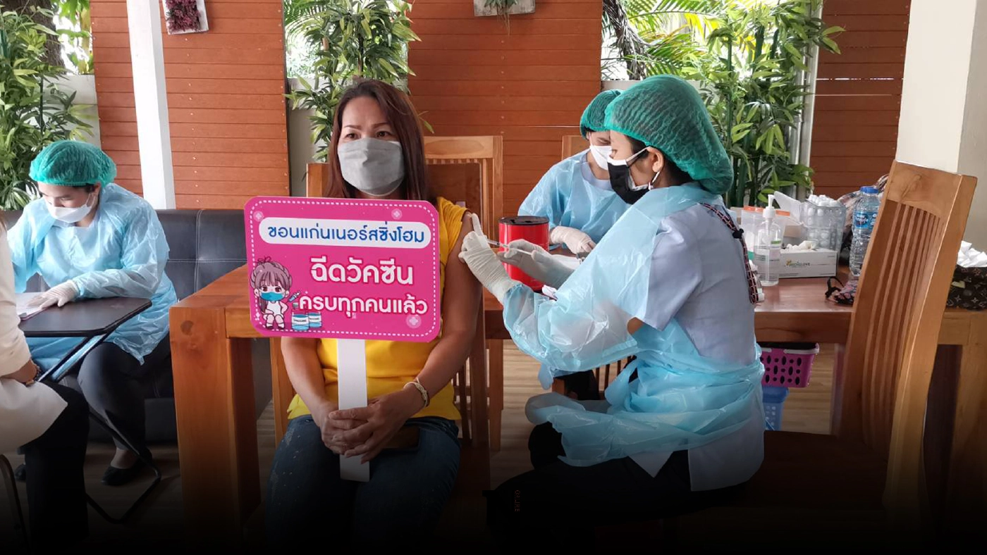 ศูนย์อนามัยที่ 7 บริการฉีดวัคซีนโควิดเคลื่อนที่ให้คนชรา-ผู้ป่วยติดเตียง