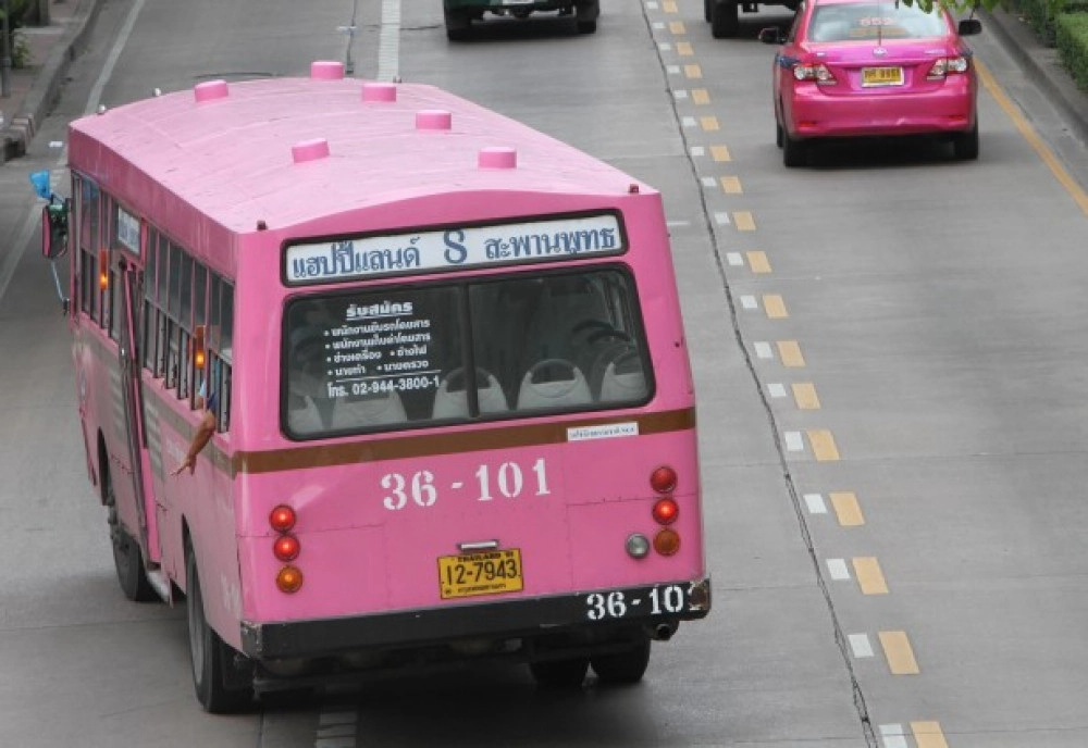 เปิดวีรกรรมสาย 8 รถเมล์ตำนานเจ้าถนน กทม. เร็วแรงทะลุนรก