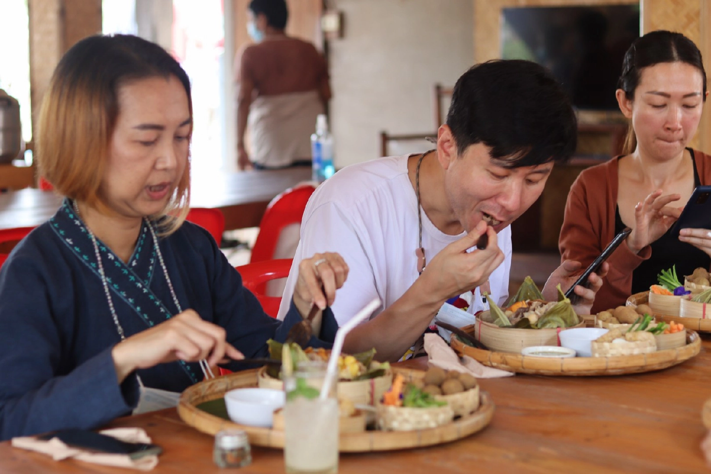 ชิม"ข้าวห่อใบบัว"เมนูเพื่อสุขภาพ ที่บ้านวังส้มซ่า