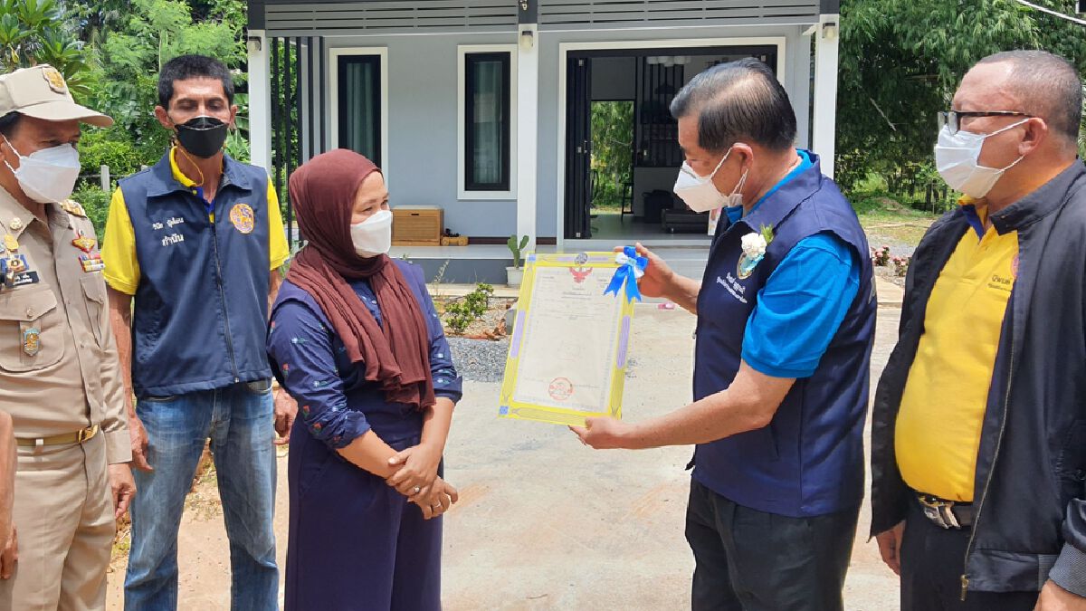 "นิพนธ์"แจกที่ดินให้ชาวสตูล 16 แปลงหวังยกระดับคุณภาพชีวิต
