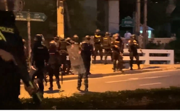 บช.น. แถลงยึดไปป์บอมบ์ 200 ลูกจากม็อบ 20 ส.ค. พร้อมขอเวลาตรวจคลิปเดือด