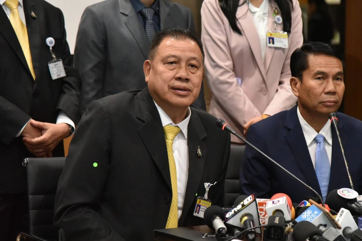 จับตา! ศึก “ใน-นอก” สภาฯ รุมสกรัมรัฐบาล