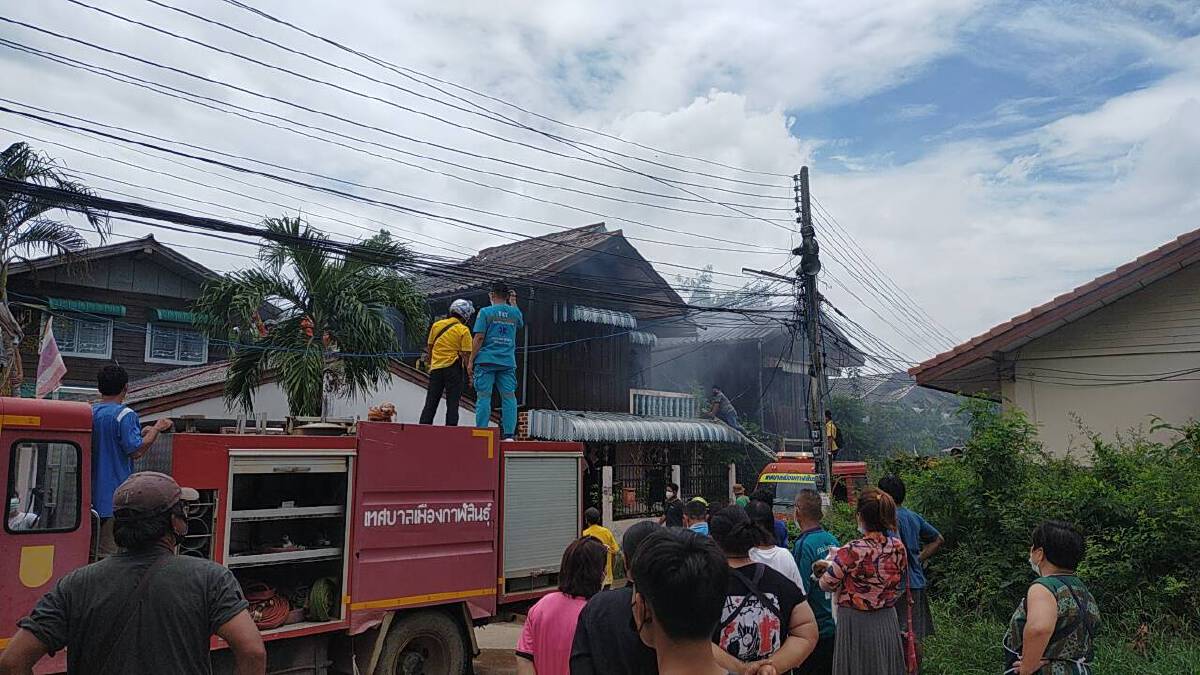 ไฟไหม้บ้านในชุมชนหนองลิ้นจี่หวิดวอดทั้งหลังคาดไฟฟ้าลัดวงจร