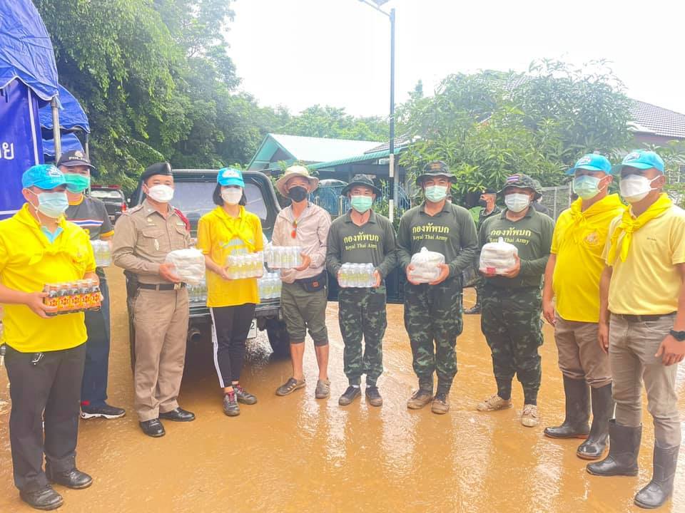 ตร.แม่สายช่วย"ขนของ-ทำความสะอาด"ชาวบ้านถูกน้ำท่วม