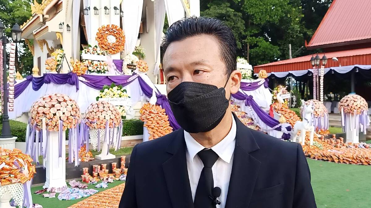 ฮือฮา เจ้าภาพจัดเมรุปันสุข ตกแต่งด้วยบะหมี่-ข้าวสารอาหารแห้ง