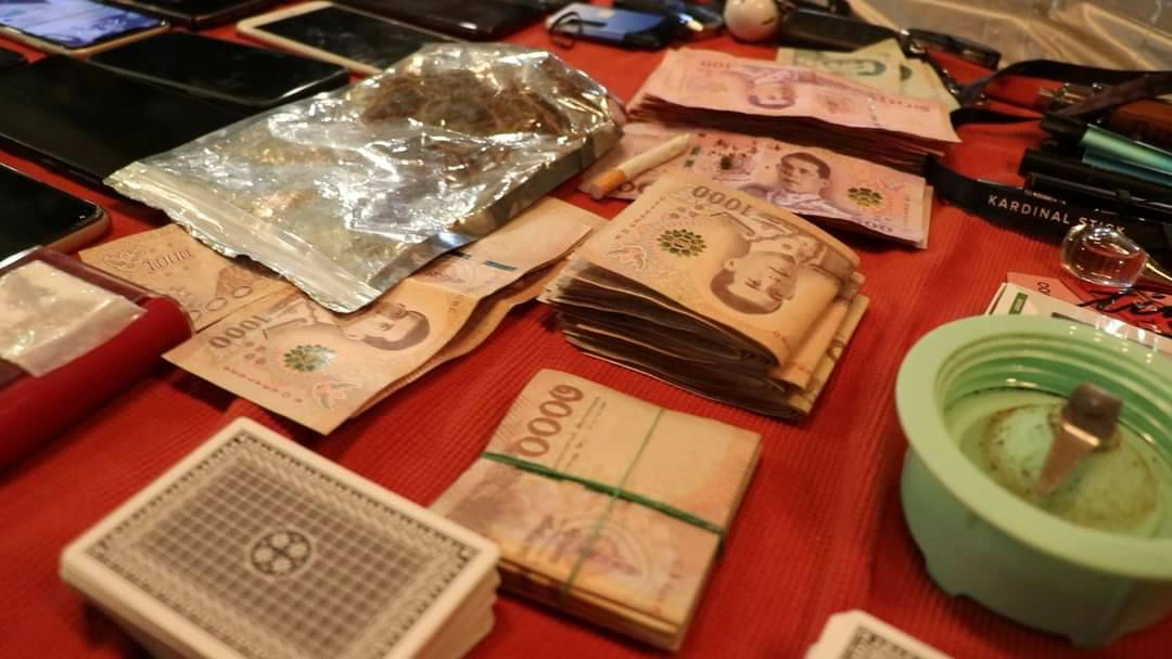 บุกรวบ 12ผู้ต้องหา "ปาร์ตี้ยา-เล่นพนัน"ไม่สนโควิด