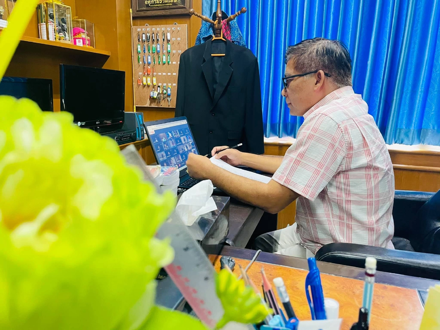 "ส่งงานมั่งต่ะ" ผอ.เชิญชวนนักเรียนส่งงานค้าง