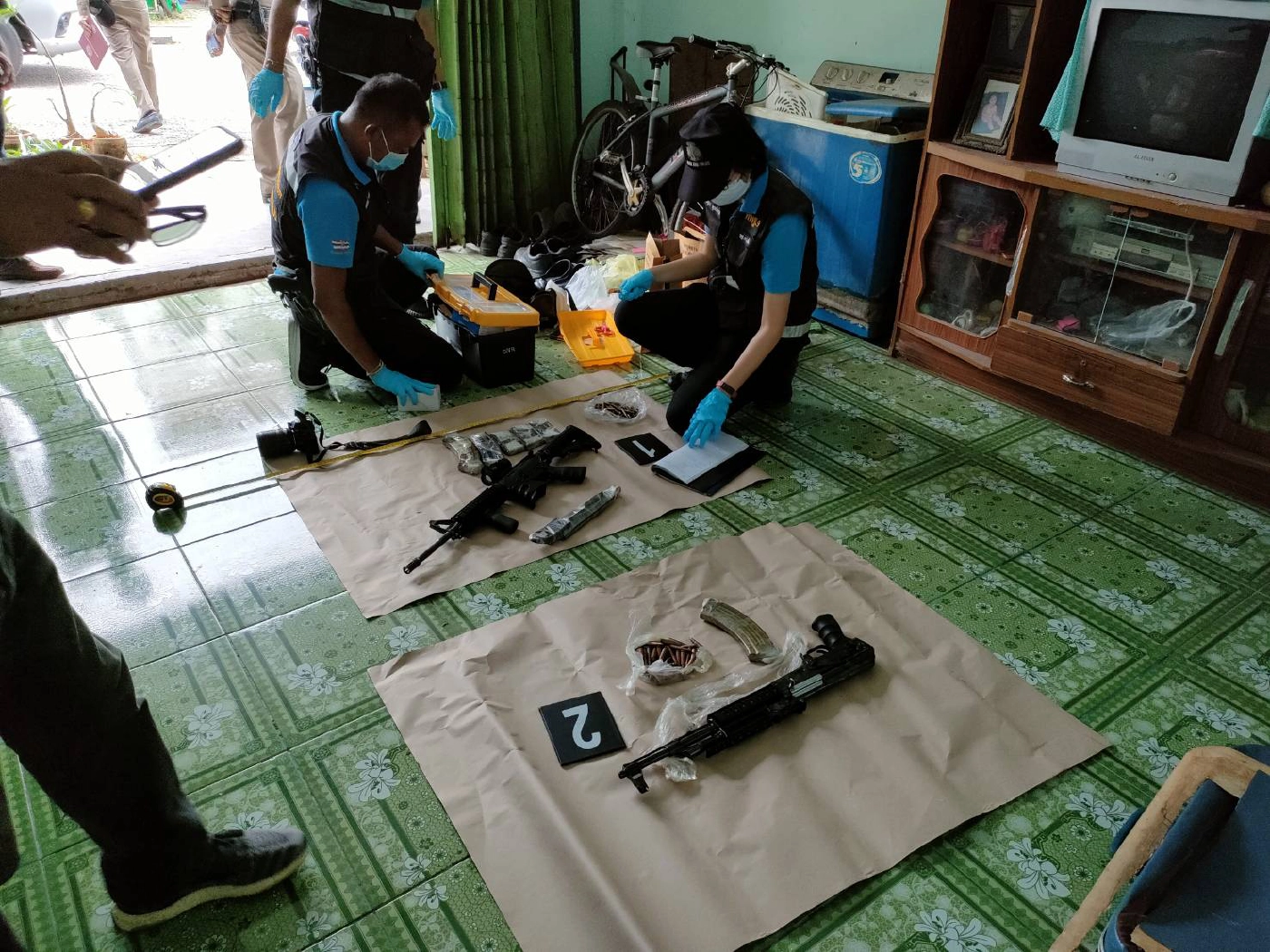 รวบ "ตั้ม ตรอกปลา" ค้ากัญชาซุกอาวุธปืนสงครามไว้ข่มขู่ลูกค้ายานรก