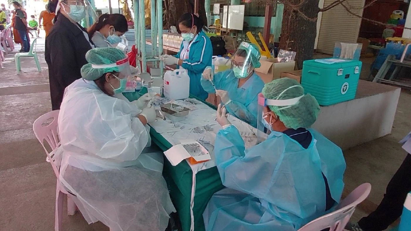 ชาวแม่สอดแห่ฉีดวัคซีน-พบโควิดระบาดหนัก