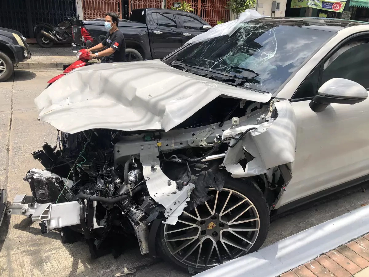 แพทย์ตร.กราบขอขมาผู้เสียชีวิต หลังซิ่งปอร์เช่ เสยท้ายเก๋งดับ 2