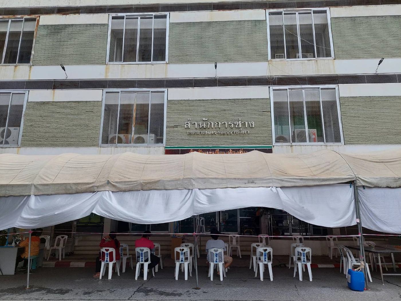 กักตัว 5 รายเร่งตรวจหาทั้งสำนักงานการช่าง ทน.โคราช