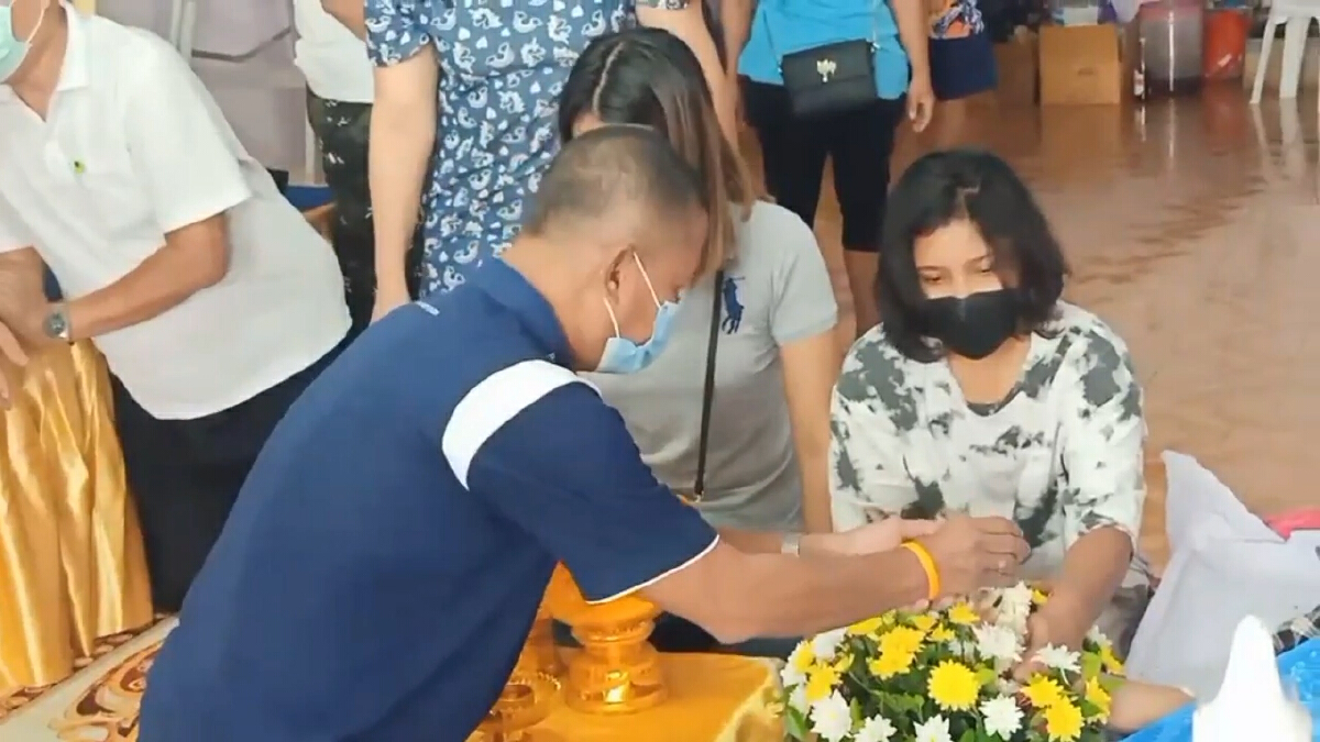 ผัวหึงโหดคว้ามีดทำครัวปาดคอกระหน่ำแทงเมียดับ