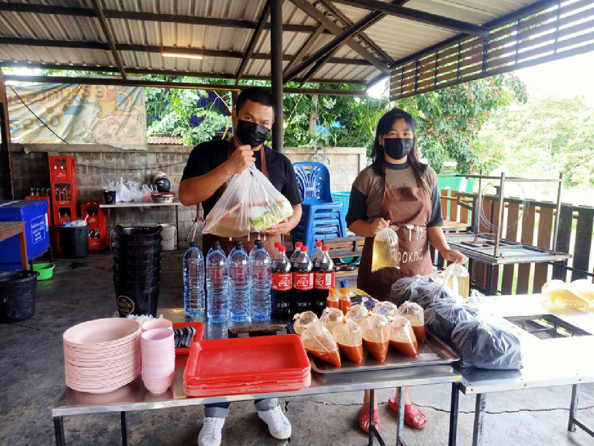 ปรับแผนสู้โควิด ร้านหมูกระทะโคราช ให้ยืมโต๊ะเก้าอี้ยกส่งถึงบ้าน