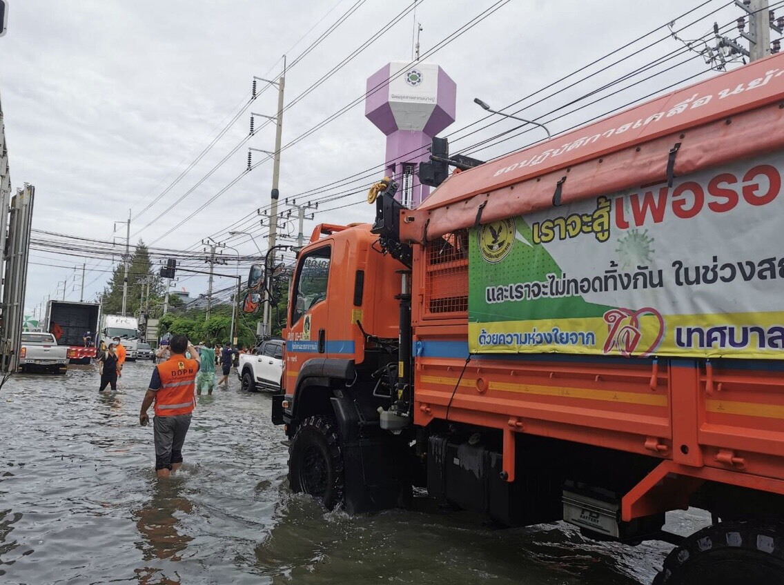 ปภ.เร่งช่วยเหลือ นิคมบางปูอ่วม หลังเจอฝนตกหนัก น้ำท่วมหลายจุด